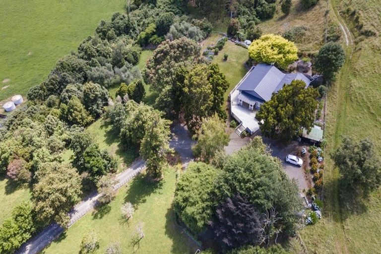 Photo of property in 353 North Manakau Road, Manakau, Levin, 5573