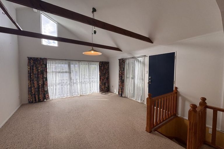 Photo of property in 21 Hartford Crescent, Totara Park, Upper Hutt, 5018