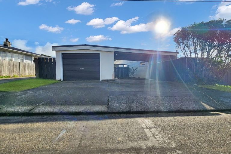 Photo of property in 14 Barclay Street, Newlands, Wellington, 6037