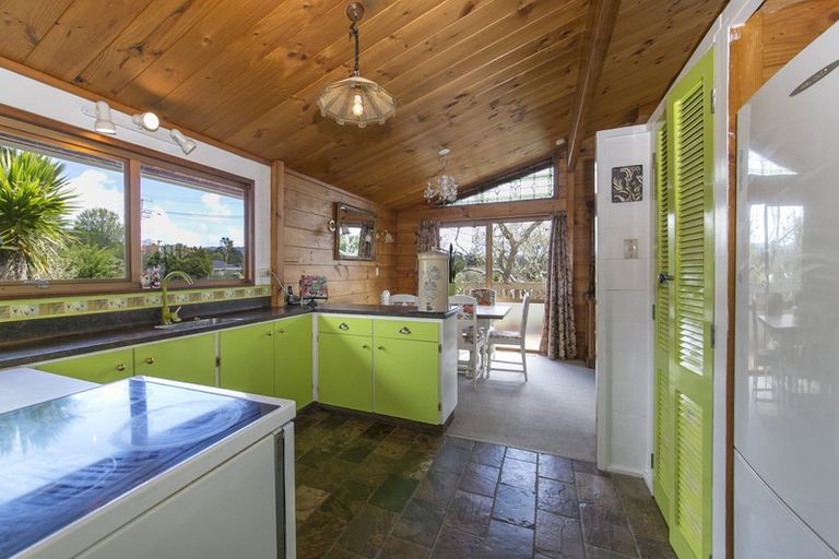 Photo of property in 313 Glengarry Road, Glen Eden, Auckland, 0602