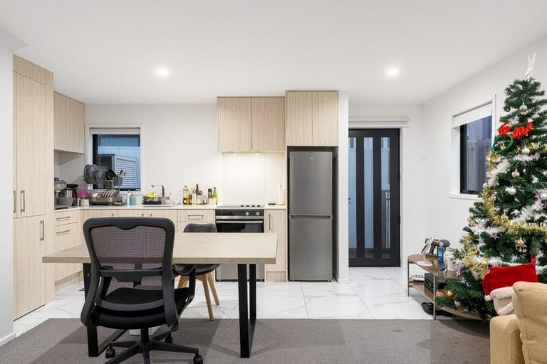 Photo of property in 1/21 Karamu Street, Te Atatu Peninsula, Auckland, 0610