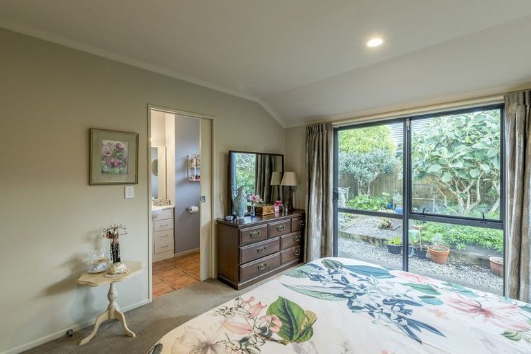 Photo of property in 162 Guildford Drive, Paraparaumu Beach, Paraparaumu, 5032