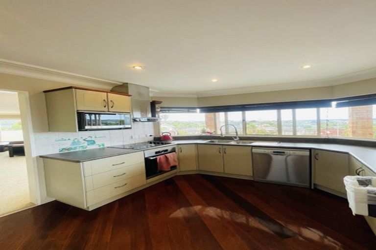Photo of property in 10 Bonnard Place, West Harbour, Auckland, 0618