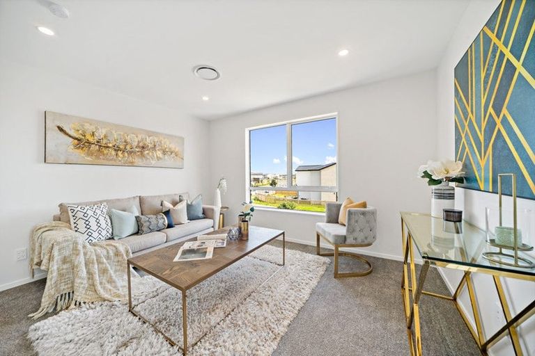 Photo of property in 1 Ritetai Street, Clarks Beach, 2122