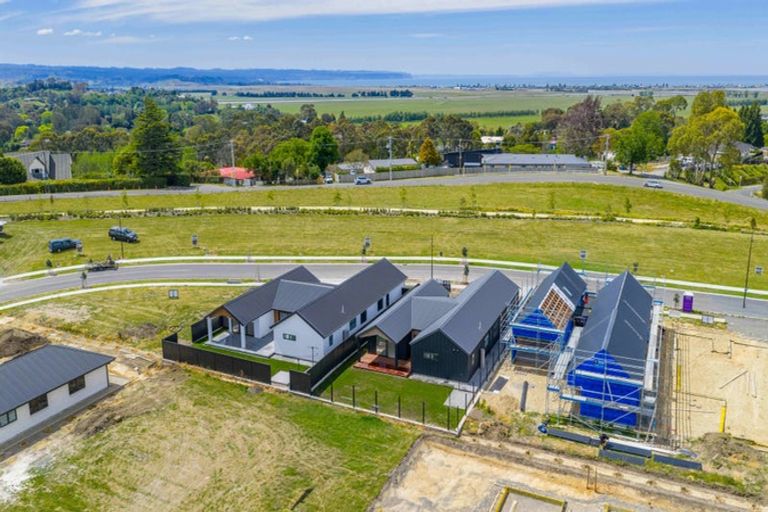 Photo of property in 14 Annie Aranui Drive, Poraiti, 4182