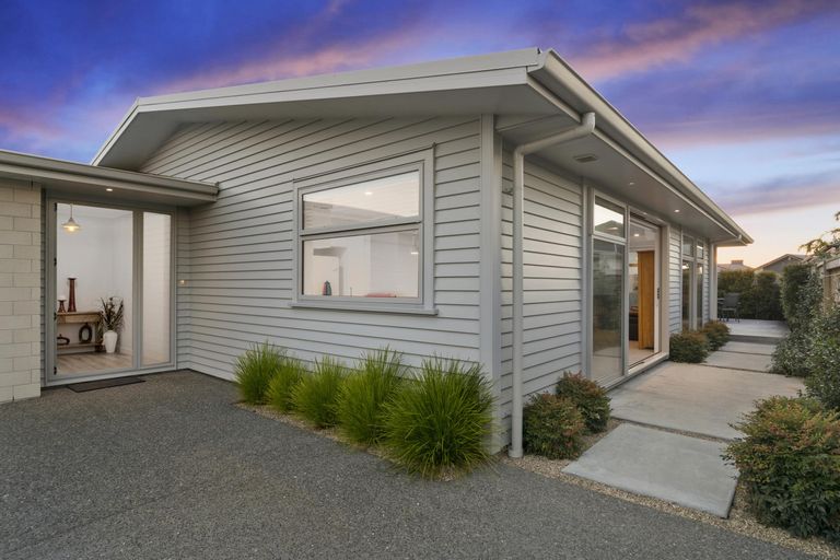 Photo of property in 16 Cassinia Close, Papamoa Beach, Papamoa, 3118