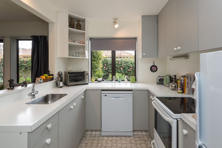 Photo of property in 2/90 Proctor Street, Papanui, Christchurch, 8053