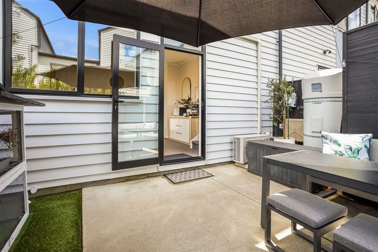 Photo of property in 8 Uku Lane, Hobsonville, Auckland, 0616