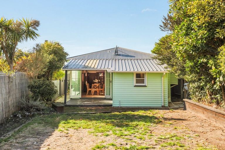 Photo of property in 16 Tonks Street, North New Brighton, Christchurch, 8083