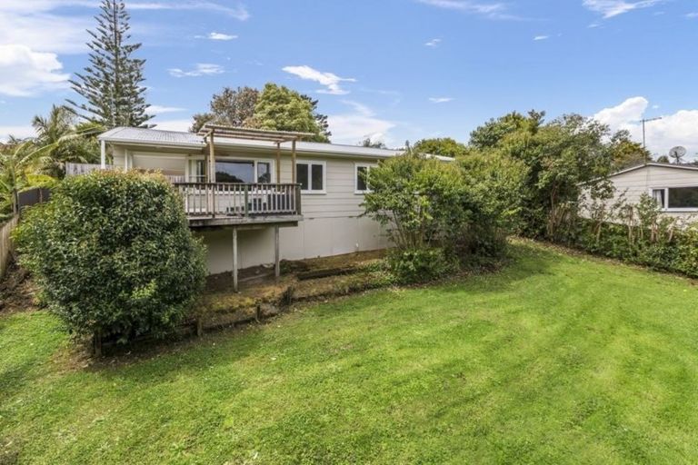 Photo of property in 9 Hellyers Street, Birkdale, Auckland, 0626