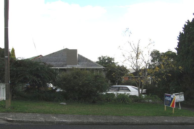 Photo of property in 1/3 Mackenzie Street, Te Atatu South, Auckland, 0610