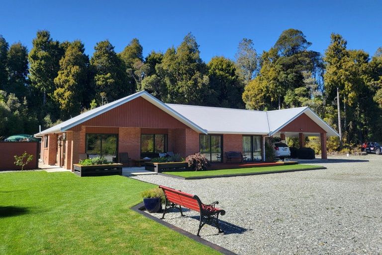 Photo of property in 8 Hurren Place West, Kumara Junction, Hokitika, 7882