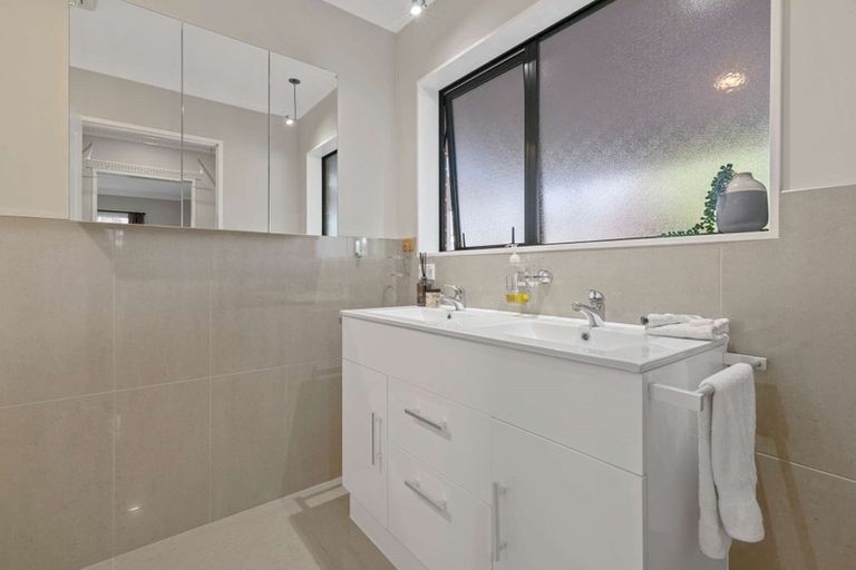 Photo of property in 6 Fencourt Place, Rototuna North, Hamilton, 3210