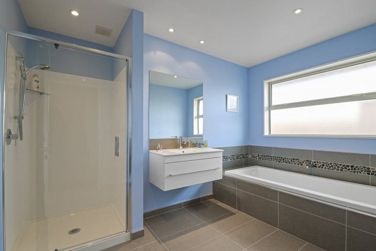 Photo of property in 42 Oakwood Drive, Rangiora, 7400