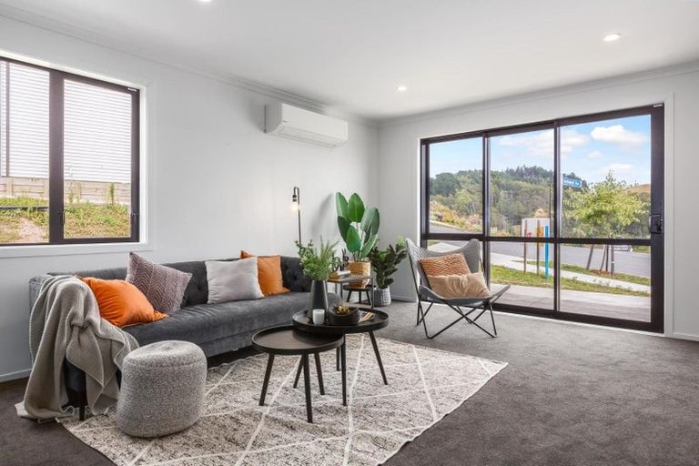 Photo of property in 21 Oakum Road, Whitby, Porirua, 5024