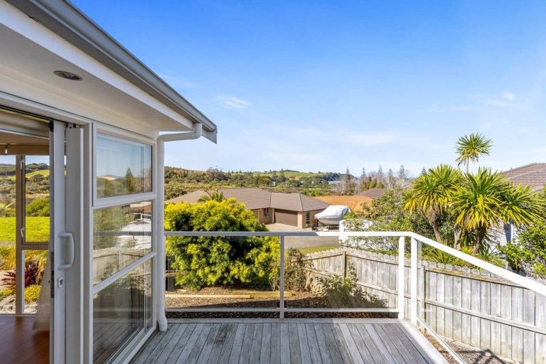 Photo of property in 26 Kotanui Avenue, Army Bay, Whangaparaoa, 0930