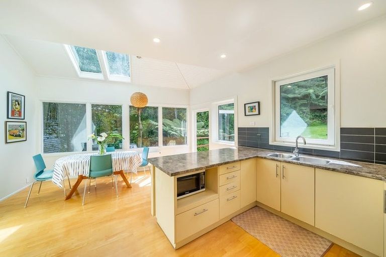 Photo of property in 39 Kotari Road, Days Bay, Lower Hutt, 5013