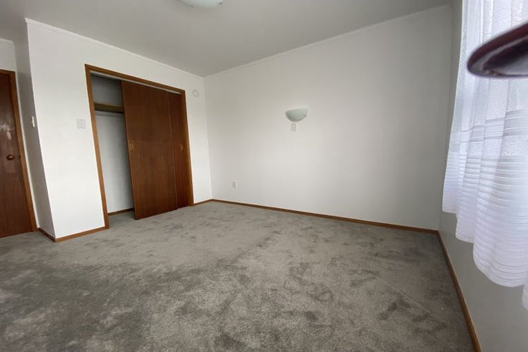 Photo of property in 4200 Great North Road, Glendene, Auckland, 0602