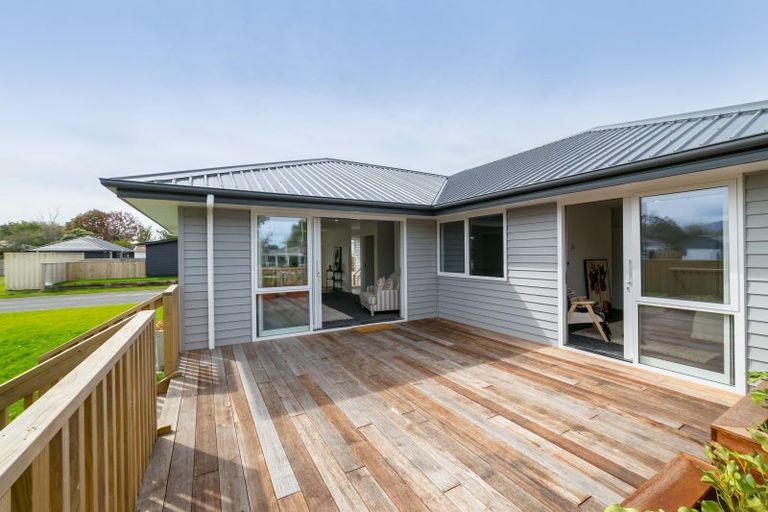 Photo of property in 3 Macrocarpa Lane, Carterton, 5713