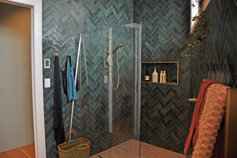 Photo of property in 52 Sandpiper Avenue, Point Wells, 0986