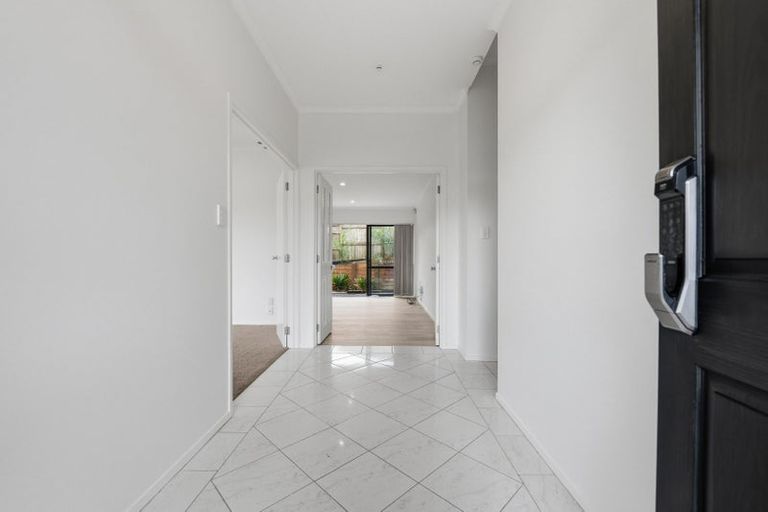 Photo of property in 2 Spring Valley Place, Oteha, Auckland, 0632