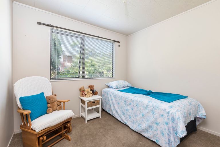 Photo of property in 40 Pokapu Street, Titirangi, Auckland, 0600