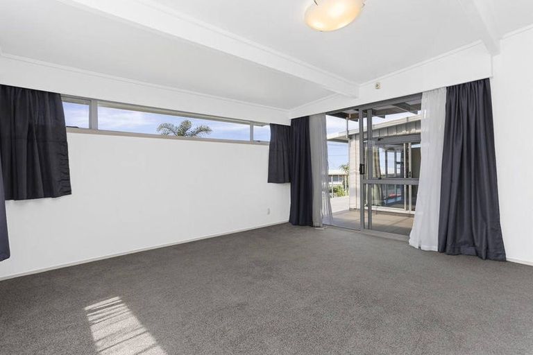 Photo of property in 413 East Coast Road, Mairangi Bay, Auckland, 0630