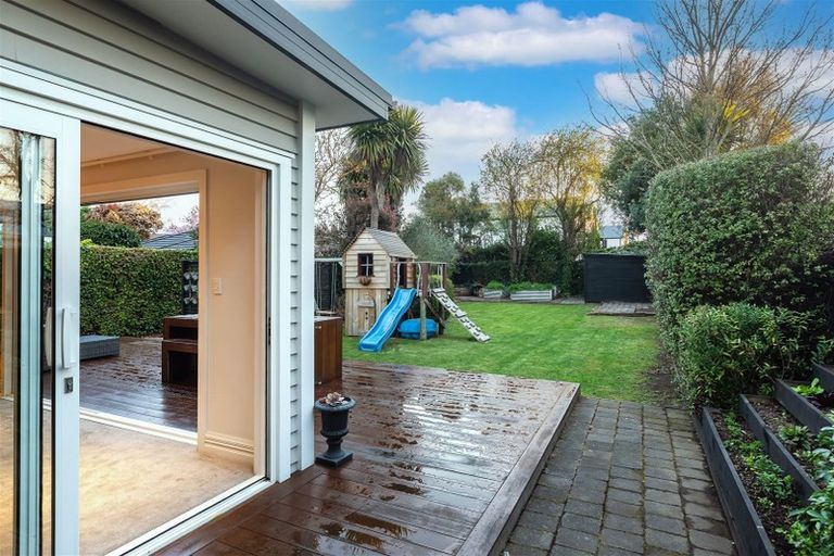 Photo of property in 215 Springfield Road, St Albans, Christchurch, 8014