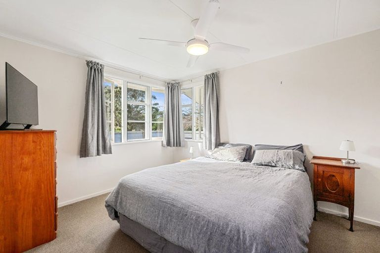 Photo of property in 2/11 Parakai Avenue, Parakai, 0830