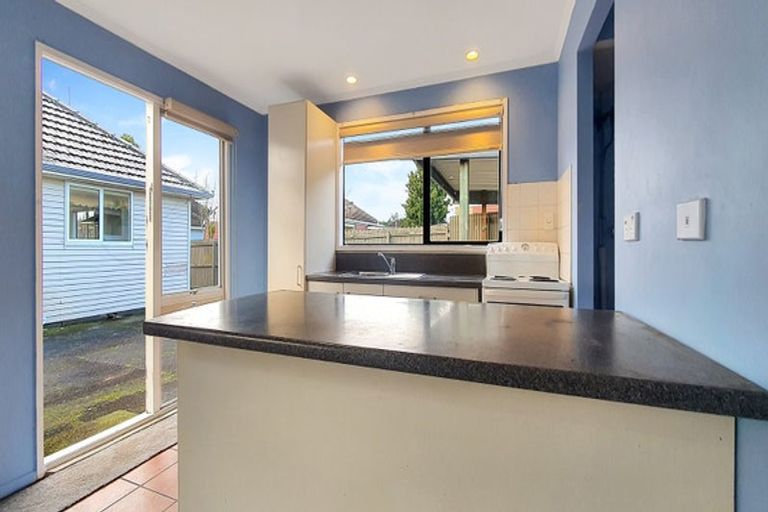 Photo of property in 28 Middlemore Crescent, Papatoetoe, Auckland, 2025