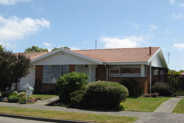 Photo of property in 1b Calbreath Place, Russley, Christchurch, 8042