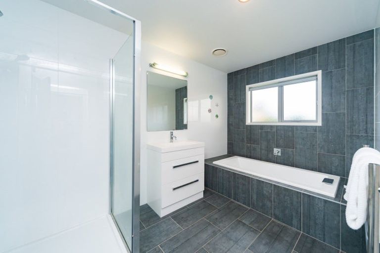 Photo of property in 74 Polson Hill Drive, Aokautere, Palmerston North, 4471