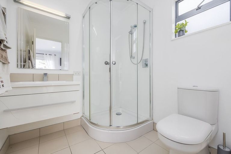 Photo of property in 2 Mizen Court, Torbay, Auckland, 0630