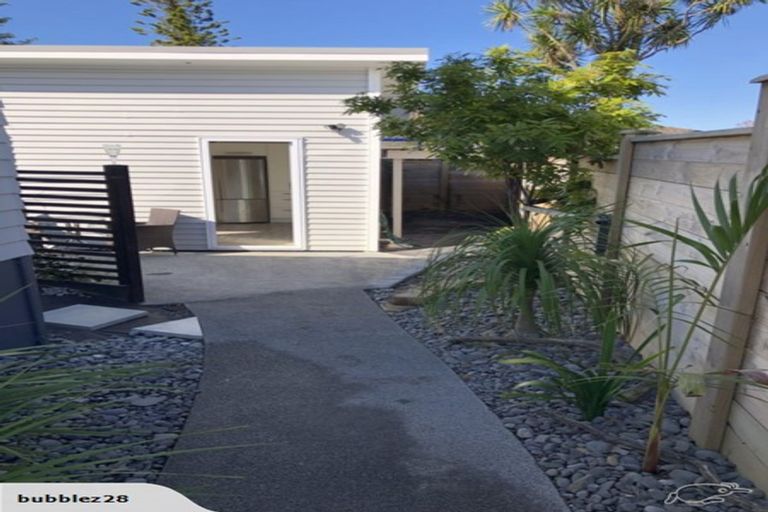 Photo of property in 5 Ngatoa Place, Glenfield, Auckland, 0629