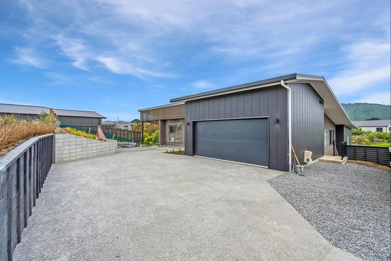 Photo of property in 23 Ferndale Drive, Waikanae, 5036