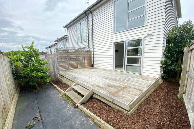 Photo of property in 1 Kaneke Place, Glen Eden, Auckland, 0602