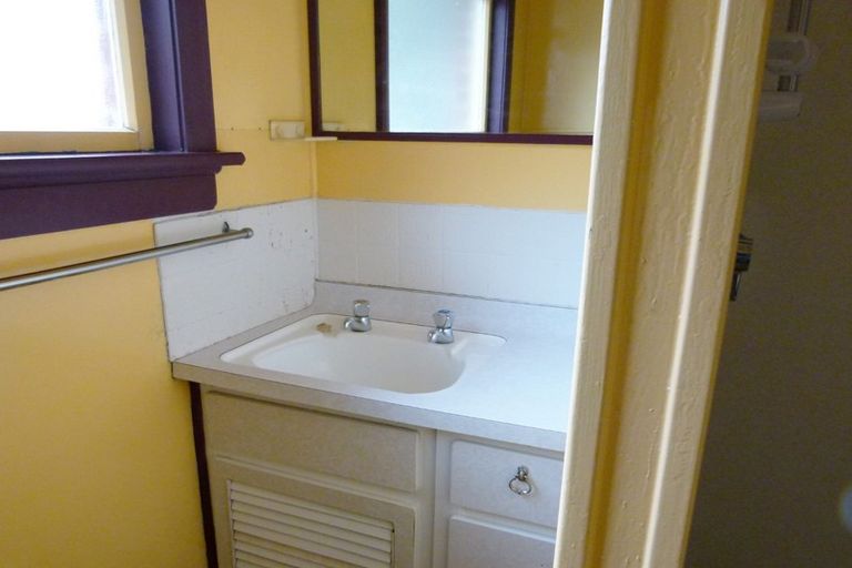 Photo of property in 70 Hocken Street, Kenmure, Dunedin, 9011