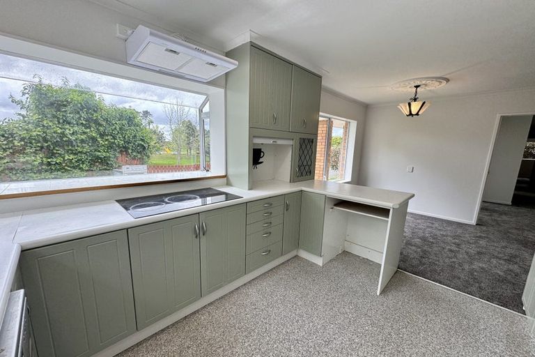 Photo of property in 6 Porter Avenue, Te Atatu South, Auckland, 0610