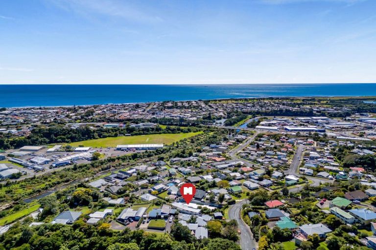 Photo of property in 52 Queens Road, Glen Avon, New Plymouth, 4312