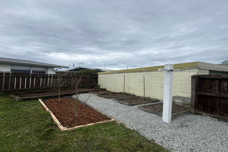 Photo of property in 2/23 Branksome Place, Parklands, Christchurch, 8083