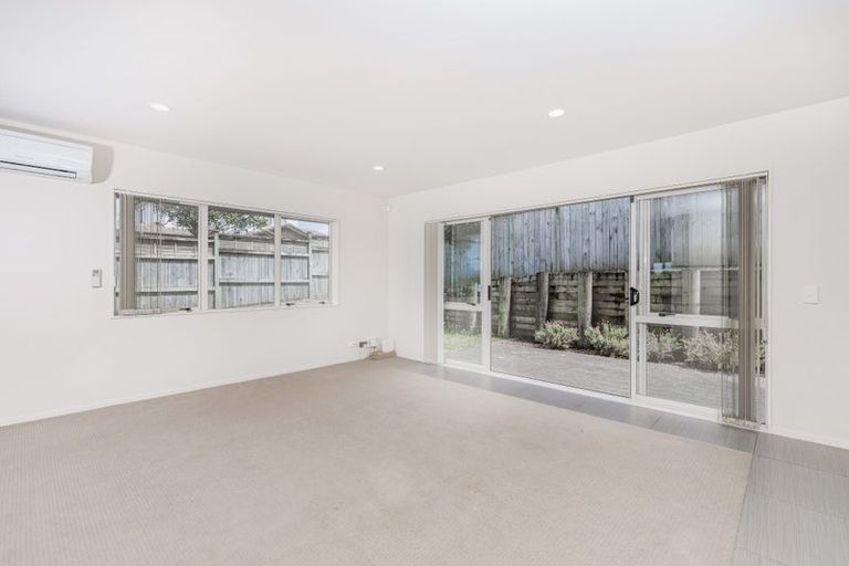 Photo of property in 22 Terrasini Drive, Flat Bush, Auckland, 2019