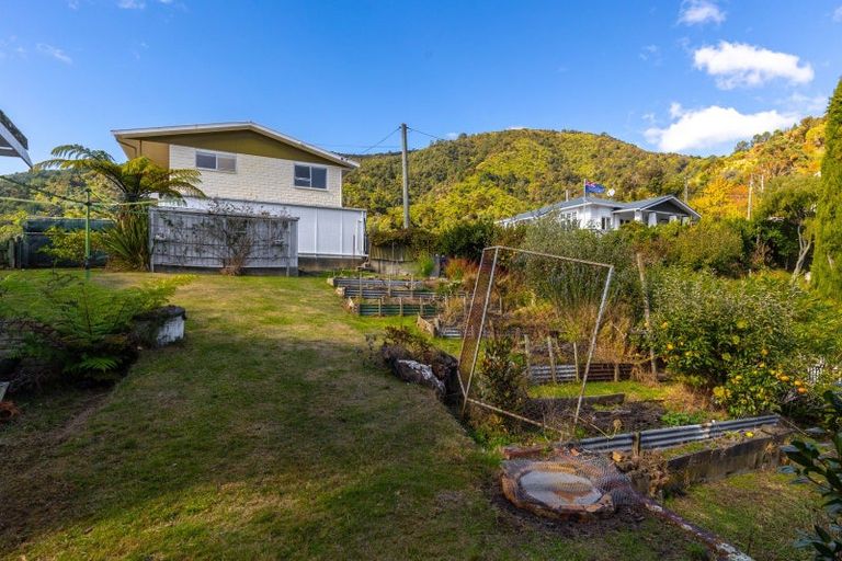 Photo of property in 8 Taranaki Street, Picton, 7220