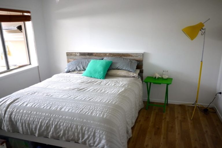 Photo of property in 4/28 William Bond Street, Stanley Point, Auckland, 0624