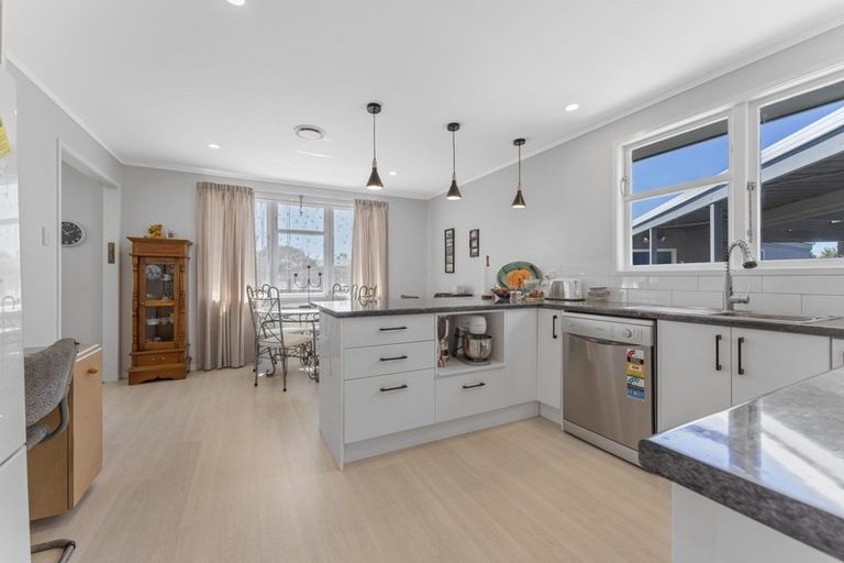 Photo of property in 42 Robinson Crescent, Westbrook, Palmerston North, 4412