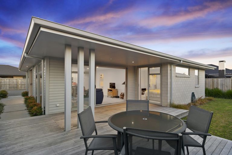 Photo of property in 16 Cassinia Close, Papamoa Beach, Papamoa, 3118