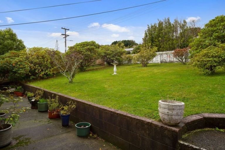 Photo of property in 38 Taylor Terrace, Tawa, Wellington, 5028