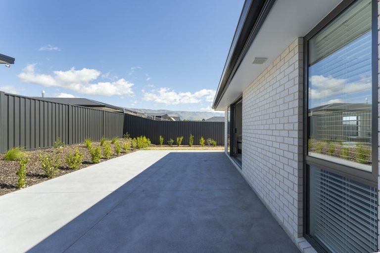 Photo of property in 2 Travertine Street, Cromwell, 9310