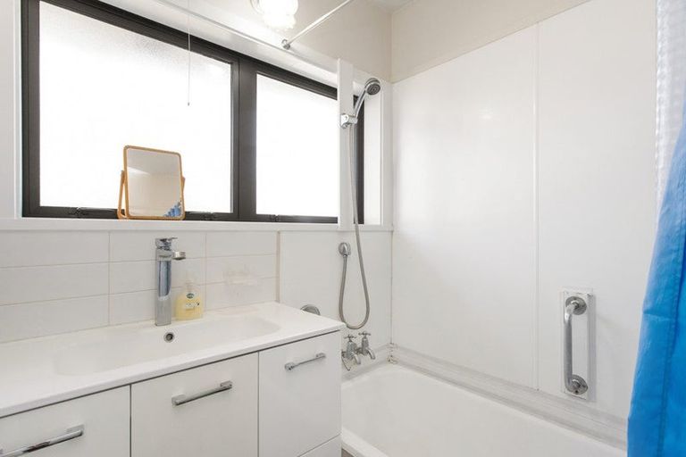 Photo of property in 34 Northcote Road, Northcote, Christchurch, 8052