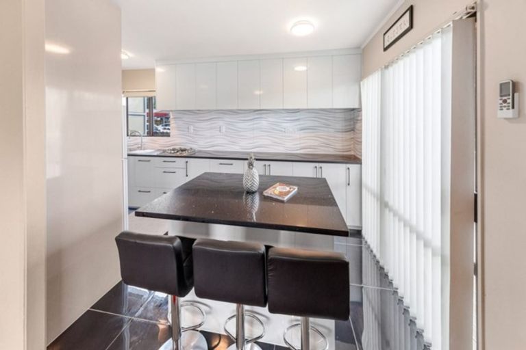 Photo of property in 2/24 Norrie Smith Avenue, Flat Bush, Auckland, 2023