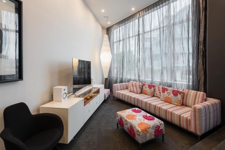 Photo of property in Stadium Garden Flats, 108/107 Thorndon Quay, Pipitea, Wellington, 6011